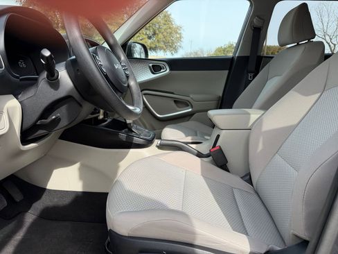 Used 2025 Kia Soul LX w/ LX Technology Package image 27