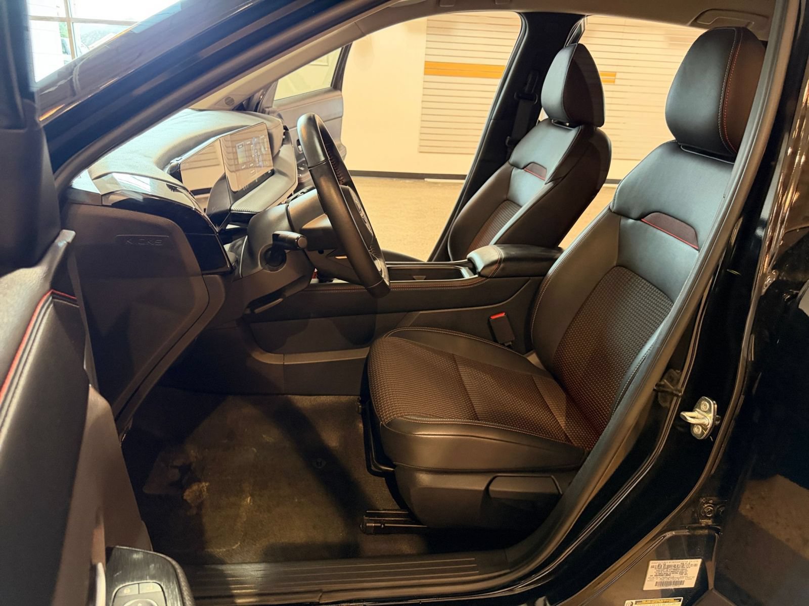 Used 2026 Nissan Kicks SR AWD/4WD image 25