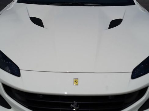 Used 2019 Ferrari Portofino RWD image 27