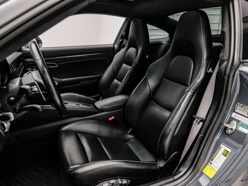 Used 2017 Porsche 911 Turbo S image 43