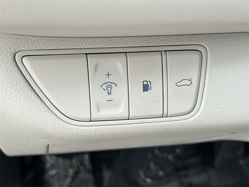 Used 2025 Genesis G70 2.5T image 24