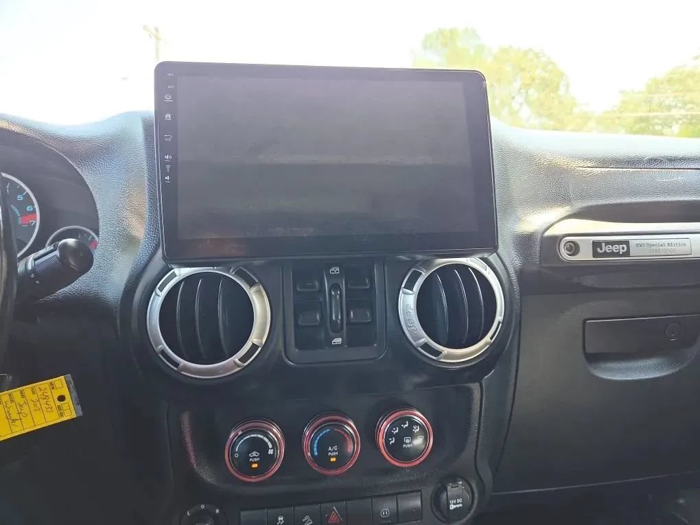 Used 2012 Jeep Wrangler Unlimited Rubicon AWD/4WD image 12