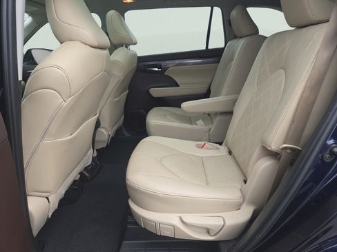 Used 2022 Toyota Highlander Platinum AWD/4WD image 14