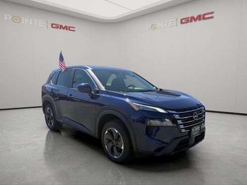 Used 2025 Nissan Rogue SV FWD image 1