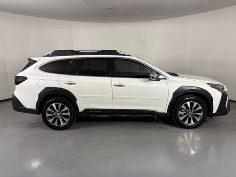 Used 2023 Subaru Outback Touring AWD/4WD image 10