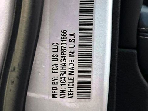 Used 2023 Jeep Grand Cherokee Laredo image 20