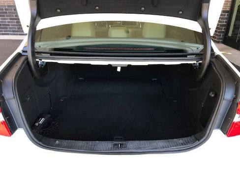 Used 2010 Mercedes-Benz E 350 Sedan image 10