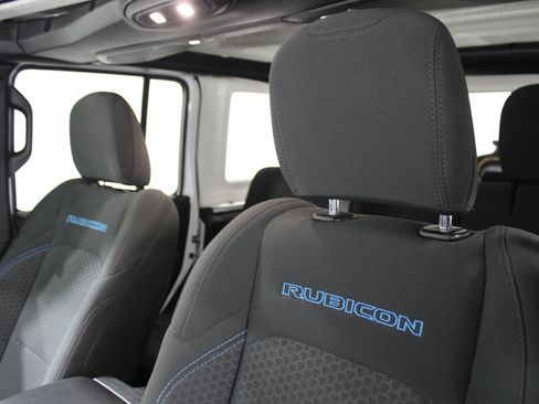 Used 2025 Jeep Wrangler Unlimited Rubicon 4xe w/ Convenience Group AWD/4WD image 5
