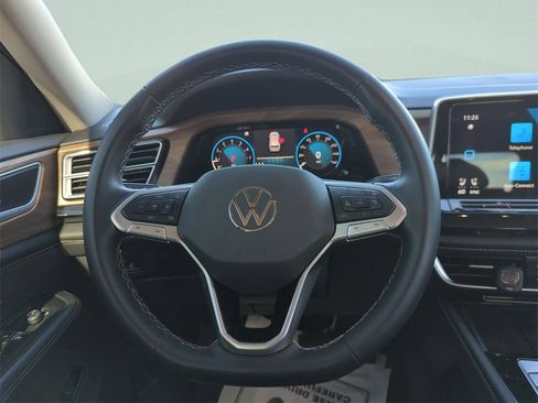 Used 2025 Volkswagen Atlas SE image 39