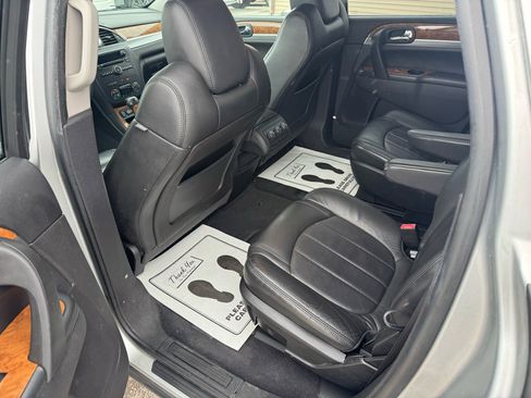 Used 2011 Buick Enclave CXL image 10
