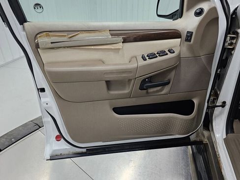 Used 2002 Ford Explorer Eddie Bauer image 30