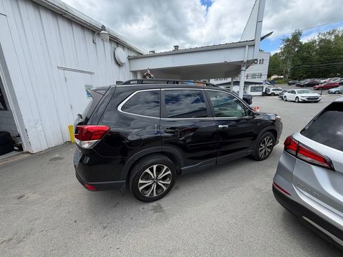 Used 2022 Subaru Forester Limited AWD/4WD image 6