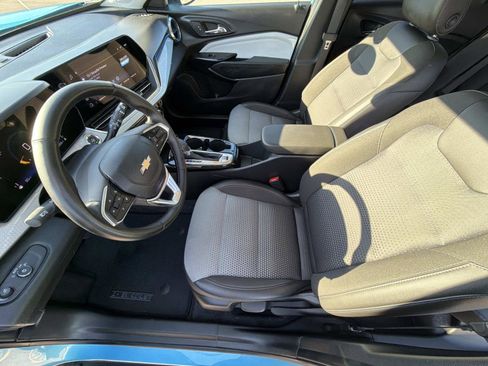 Certified 2025 Chevrolet Trax LT w/ Driver Confidence Package image 3