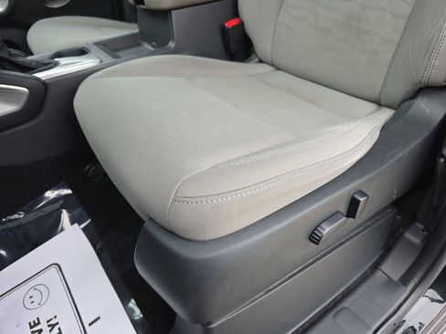 Used 2022 Nissan Frontier SV image 32