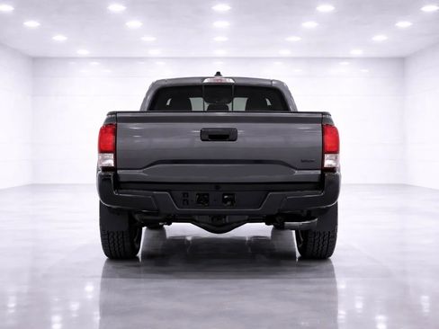 Used 2017 Toyota Tacoma TRD Off-Road w/ Tow Package image 4