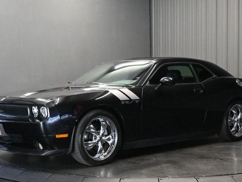 Used 2010 Dodge Challenger R/T RWD image 1