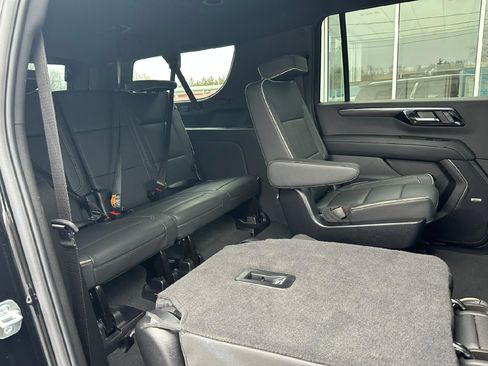 Certified 2025 Chevrolet Suburban Premier image 40