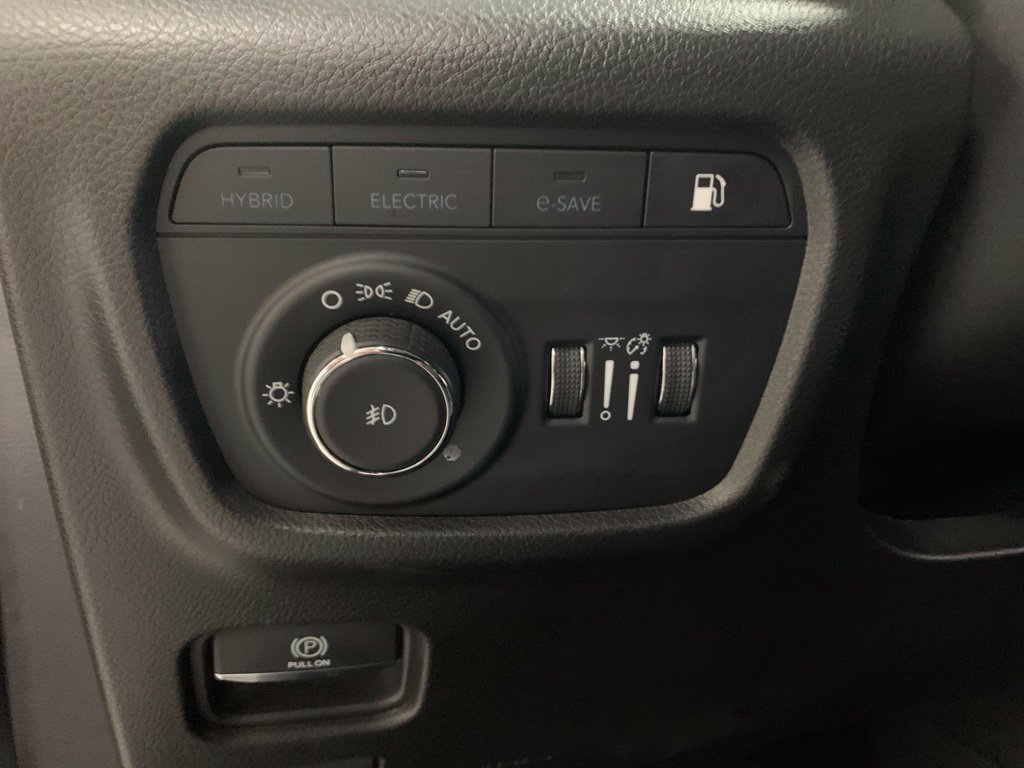 Used 2023 Jeep Grand Cherokee Summit w/ Advanced Protech Group IV AWD/4WD image 17
