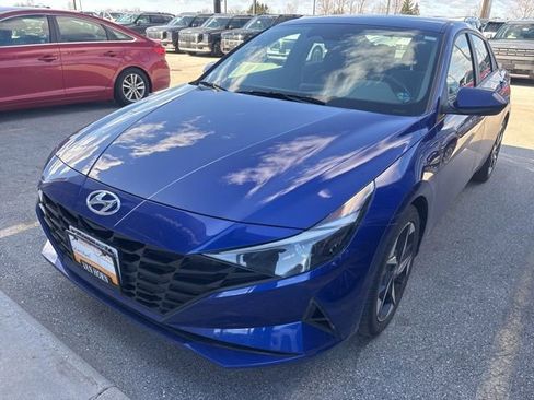 Used 2023 Hyundai Elantra SEL w/ Convenience Package image 3