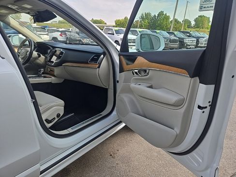 Used 2021 Volvo XC90 T6 Momentum image 72
