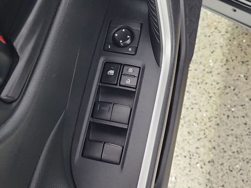 Used 2022 Toyota RAV4 LE AWD/4WD image 22