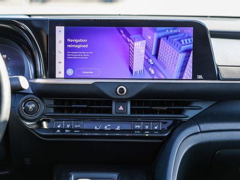 Used 2023 Toyota Crown Limited image 3