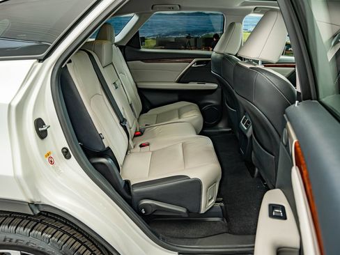 Used 2018 Lexus RX 350L AWD w/ Premium Package image 36