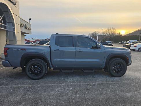 Used 2023 Nissan Frontier PRO-4X w/ Pro-4X Premium Package image 2