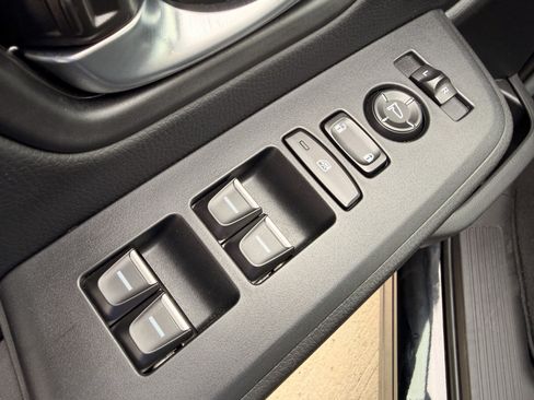 Certified 2025 Honda Pilot Touring image 11
