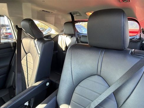 Certified 2024 Toyota Highlander XLE image 12