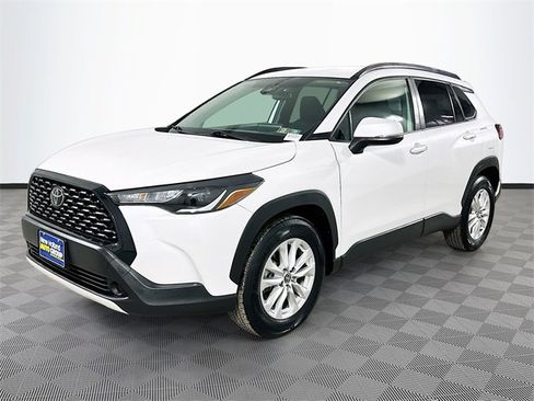 Certified 2022 Toyota Corolla Cross LE image 8