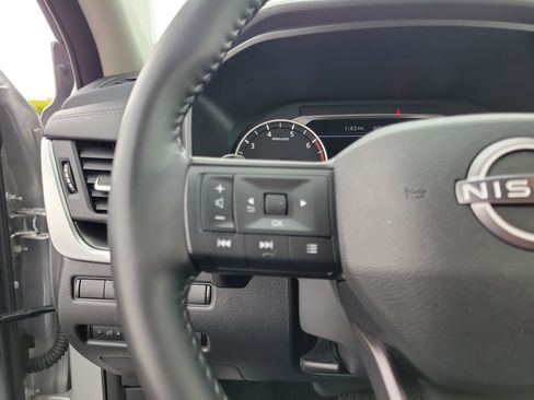 Used 2025 Nissan Rogue SV FWD image 22