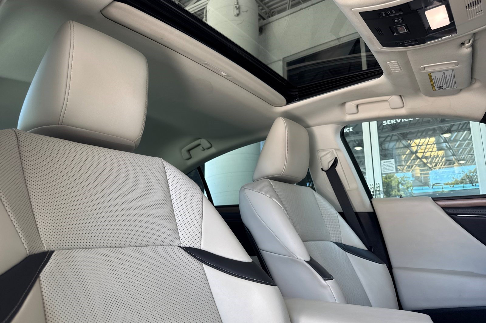 Certified 2024 Lexus ES 300h w/ Premium Package FWD image 20