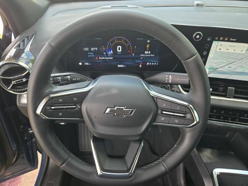 Used 2025 Chevrolet Equinox LT w/ Midnight Edition FWD image 11