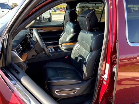 Used 2024 Jeep Grand Wagoneer L Series III image 7