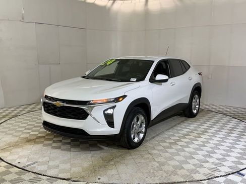 Used 2024 Chevrolet Trax LS w/ LS Convenience Package image 20