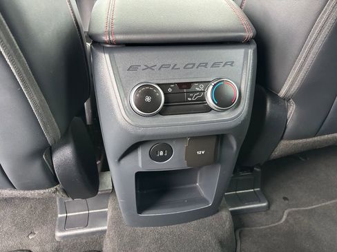 Used 2025 Ford Explorer ST-Line w/ ST-Line Street Pack image 32