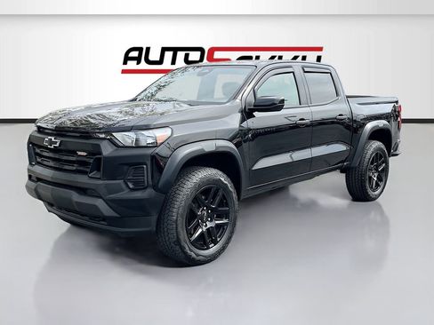 Used 2024 Chevrolet Colorado Trail Boss AWD/4WD image 3