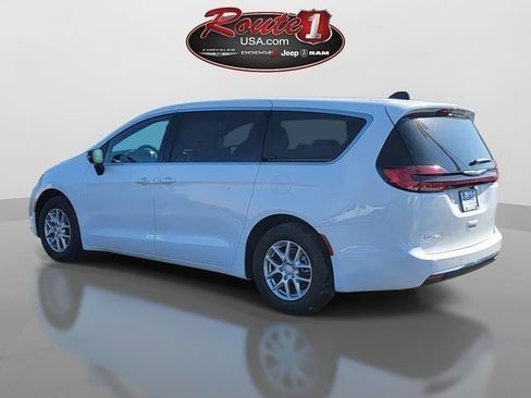 New 2026 Chrysler Pacifica Select image 5