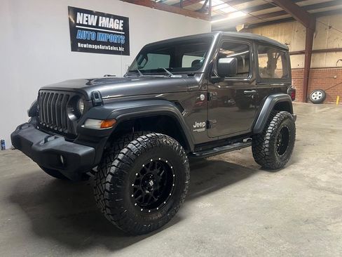 Used 2019 Jeep Wrangler Sport AWD/4WD image 7