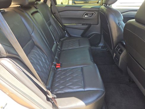 Certified 2024 Nissan Rogue Platinum FWD image 26