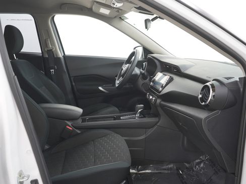 Used 2024 Nissan Kicks SV FWD image 12