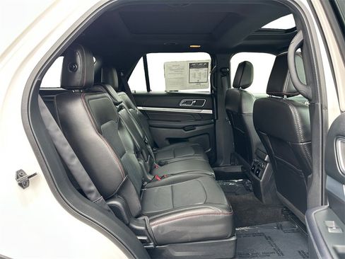 Used 2018 Ford Explorer Sport image 17