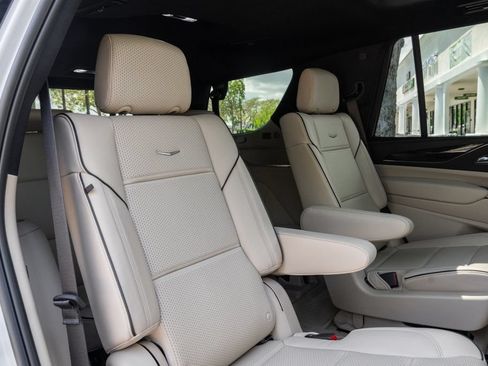 Used 2023 Cadillac Escalade Premium Luxury w/ Performance Package AWD/4WD image 25