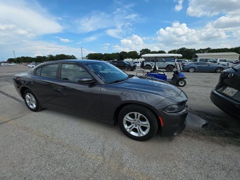 Used 2020 Dodge Charger SXT RWD image 4