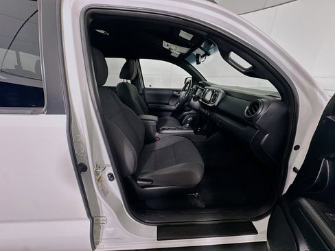 Used 2016 Toyota Tacoma TRD Sport w/ Towing Package AWD/4WD image 28