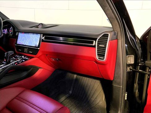 Certified 2021 Porsche Cayenne GTS AWD/4WD image 22