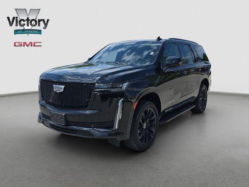 Used 2022 Cadillac Escalade Sport w/ Touring Package AWD/4WD image 3