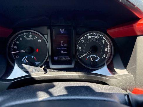 Used 2018 Toyota Tacoma TRD Sport w/ Technology Package AWD/4WD image 10