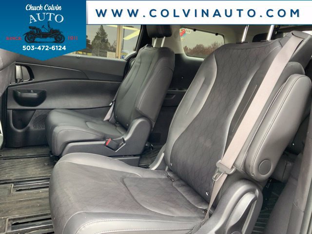 Used 2025 Kia Carnival SX w/ SX Dark Edition Package FWD image 9